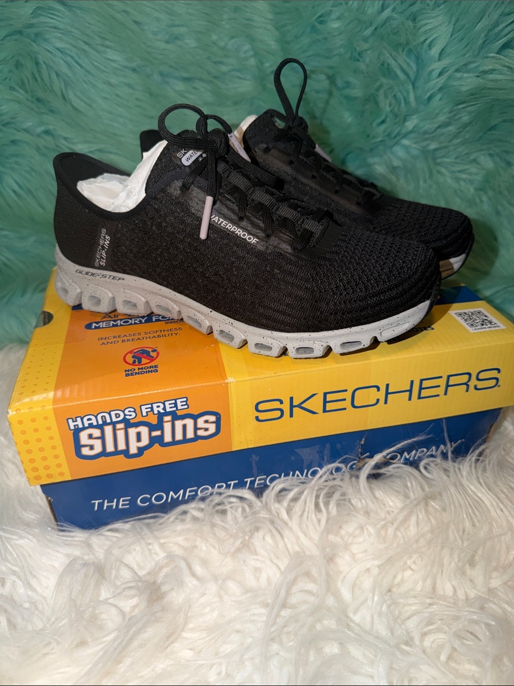 NIB Skechers Rainy Day Waterproof Slip-Ins Memory Foam Women’s size 6